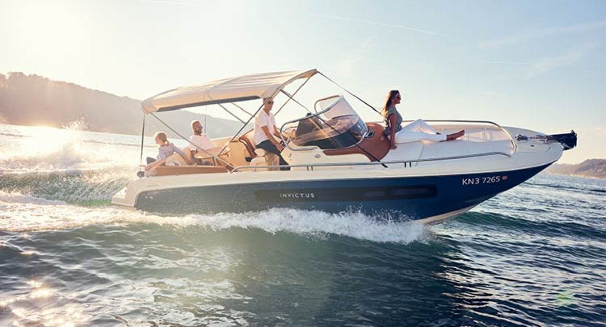 alquiler barco invictus cx250